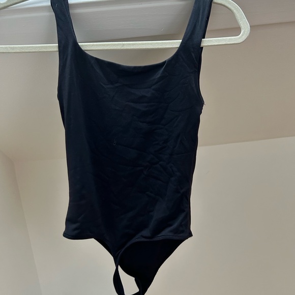 Aritzia Contour squareneck bodysuit - Picture 2 of 3